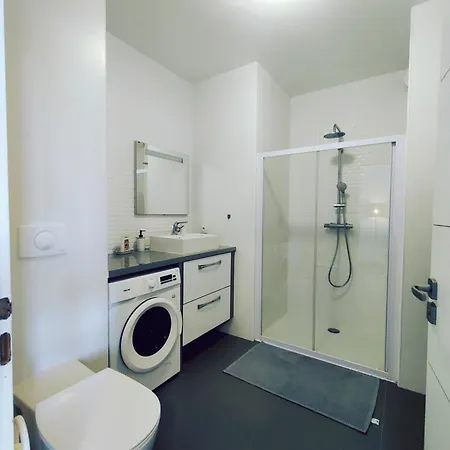 Apartment With Balcony 100m Away