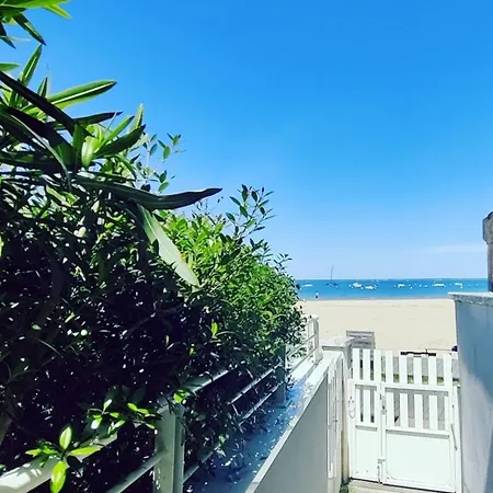 With Balcony 100m Away *