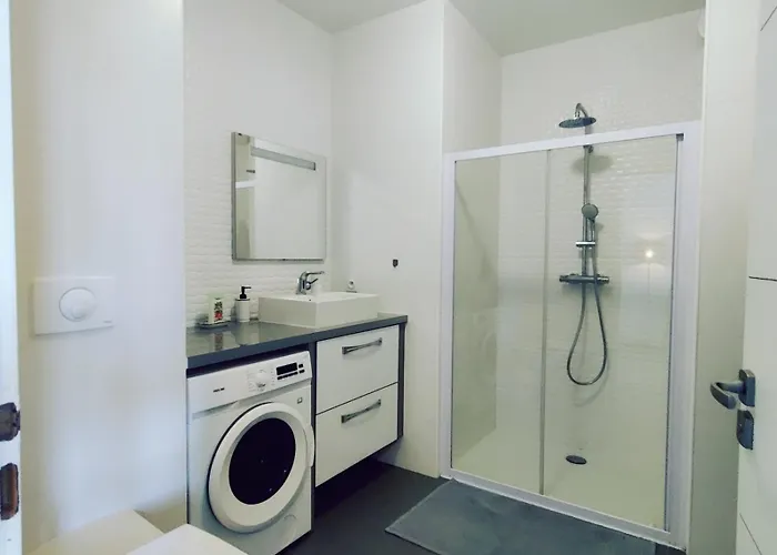 Apartment With Balcony 100m Away